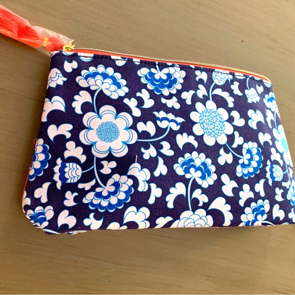 ESTÈE LAUDER Cosmetics Bag - Picture 1 of 4